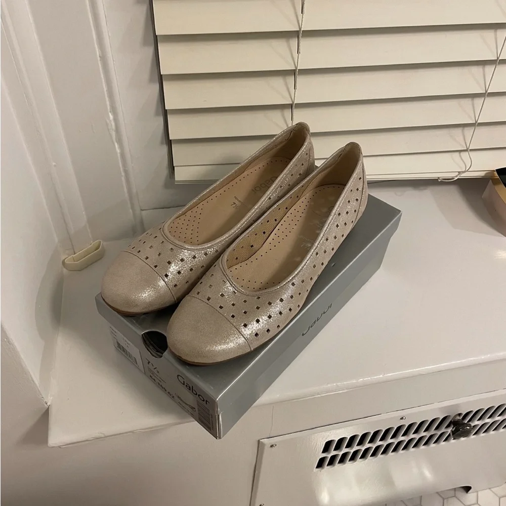 GABOR FLATS - Picture 2 of 3